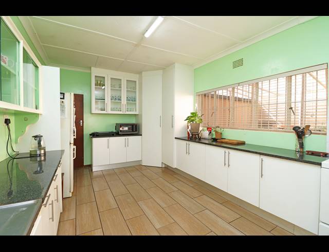 3 BEDROOM HOUSE FOR SALE IN WESTDENE